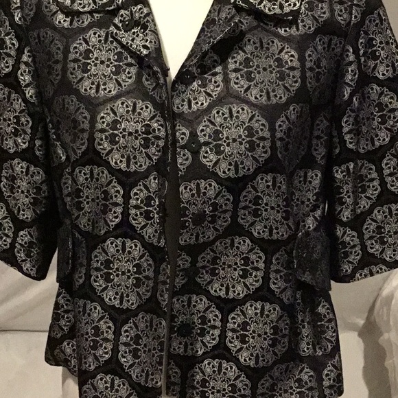 O) Women’s Tahari Jacket worn once , excell. cond. - Picture 6 of 8